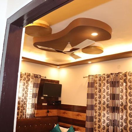 Hotel Famous 哈里瓦 外观 照片