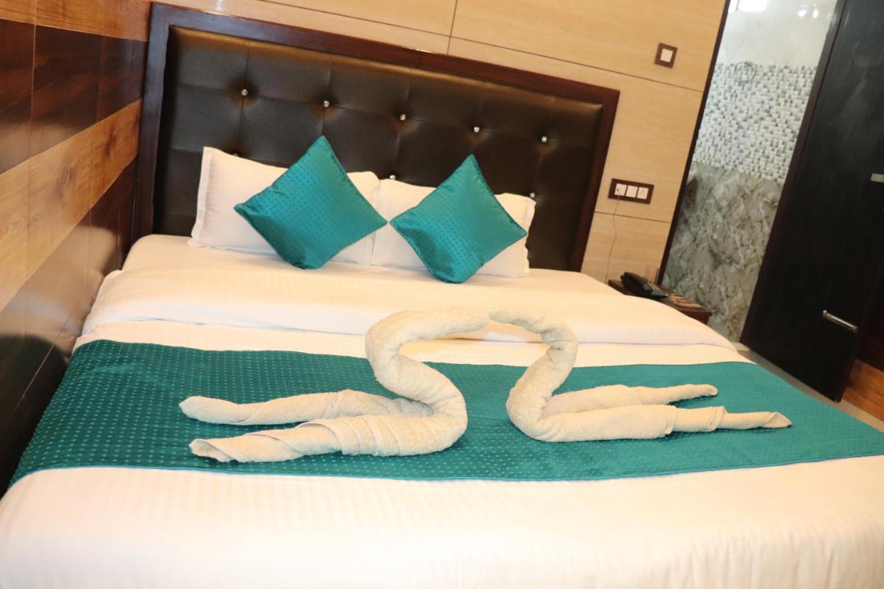 Hotel Famous 哈里瓦 外观 照片