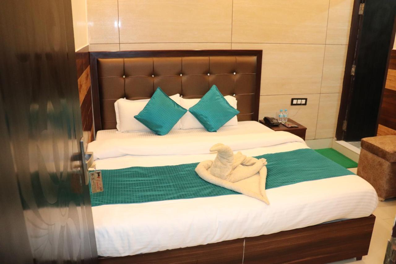 Hotel Famous 哈里瓦 外观 照片